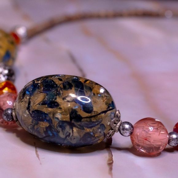 Vintage looking necklace - Picture 2 of 3